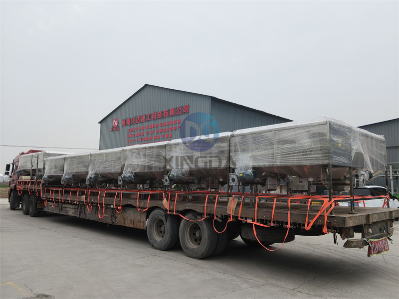 20台有机肥设备固液分离器发货现场